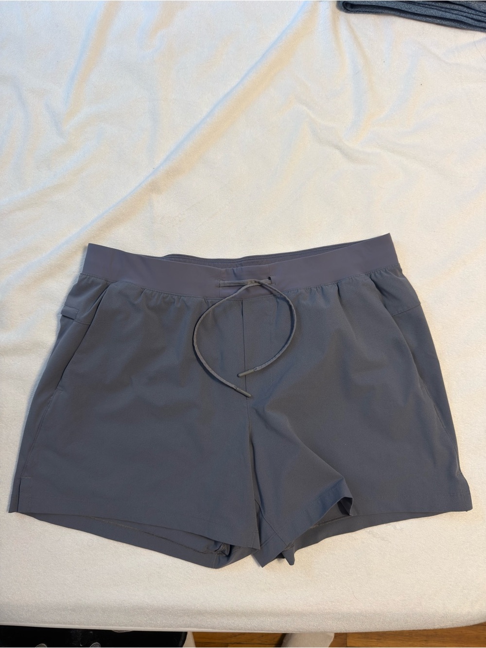 Men’s LuLuLemon shorts 5’ inseam